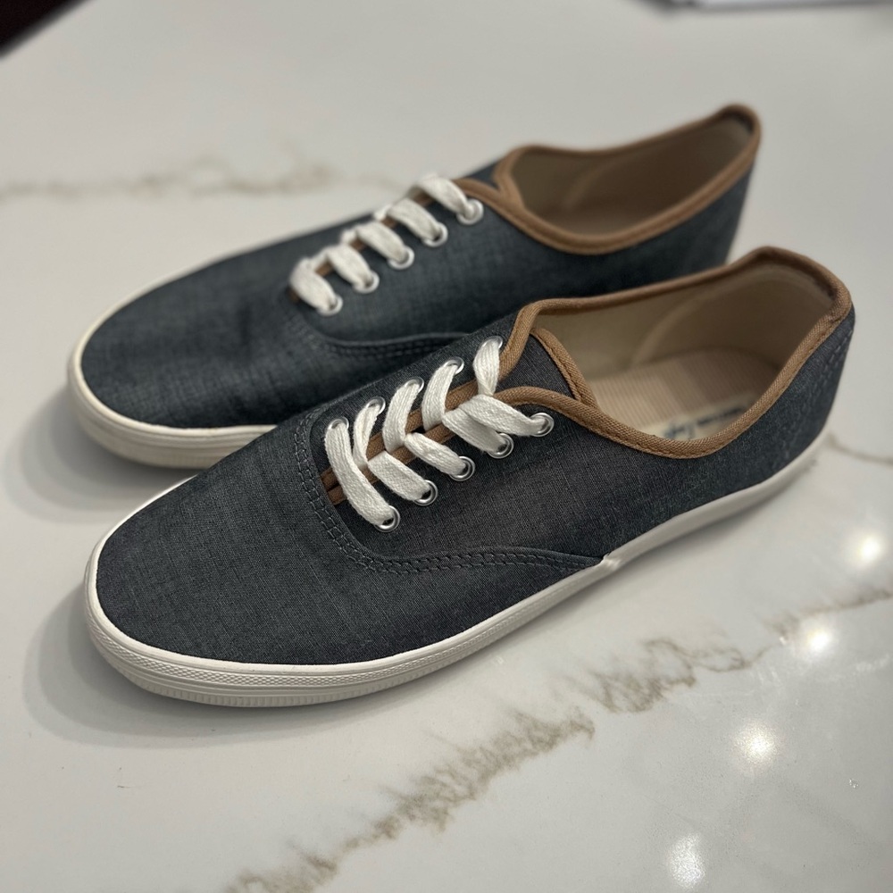 American Eagle Sneakers